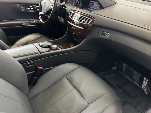 Used 2014 Mercedes-Benz CL 550 4MATIC image 31