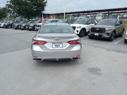 Used 2022 Toyota Camry SE FWD image 6