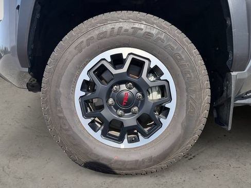 Used 2024 Toyota Tacoma TRD Off-Road w/ TRD Off Road Premium Package AWD/4WD image 9