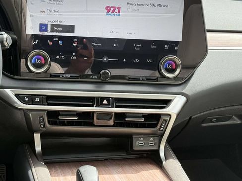 Used 2025 Lexus RX 350 Premium Plus w/ Convenience Package AWD/4WD image 19