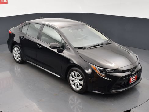 Used 2025 Toyota Corolla LE FWD image 21