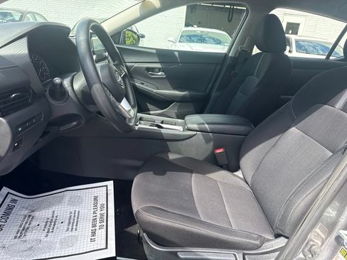 Used 2024 Nissan Sentra SV FWD image 9