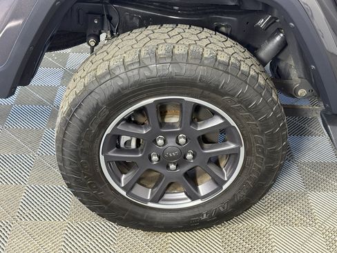 Used 2020 Jeep Gladiator Overland image 10