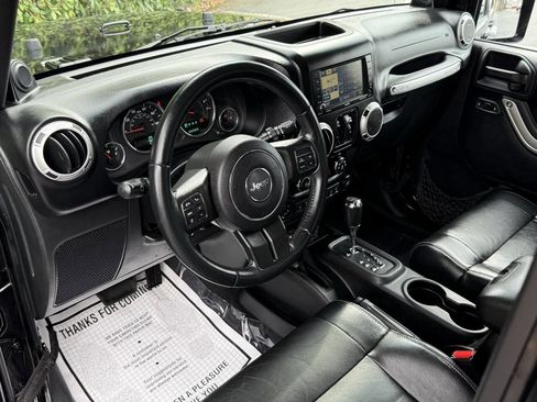 Used 2012 Jeep Wrangler Unlimited Sahara w/ Connectivity Group AWD/4WD image 16