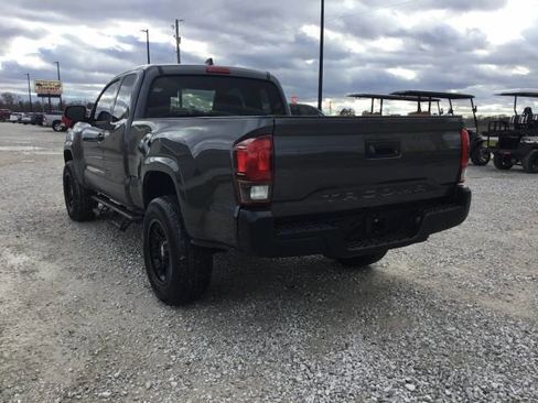 Used 2022 Toyota Tacoma SR RWD image 5