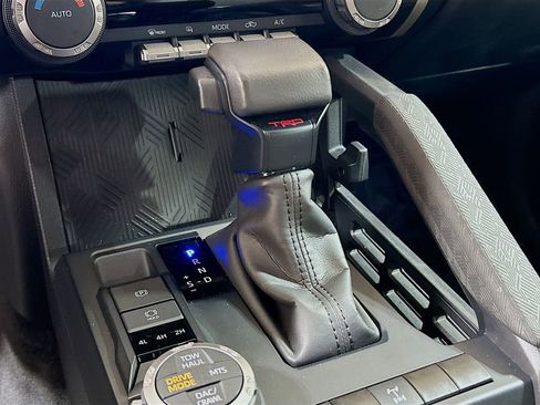 Used 2024 Toyota Tacoma TRD Off-Road image 14