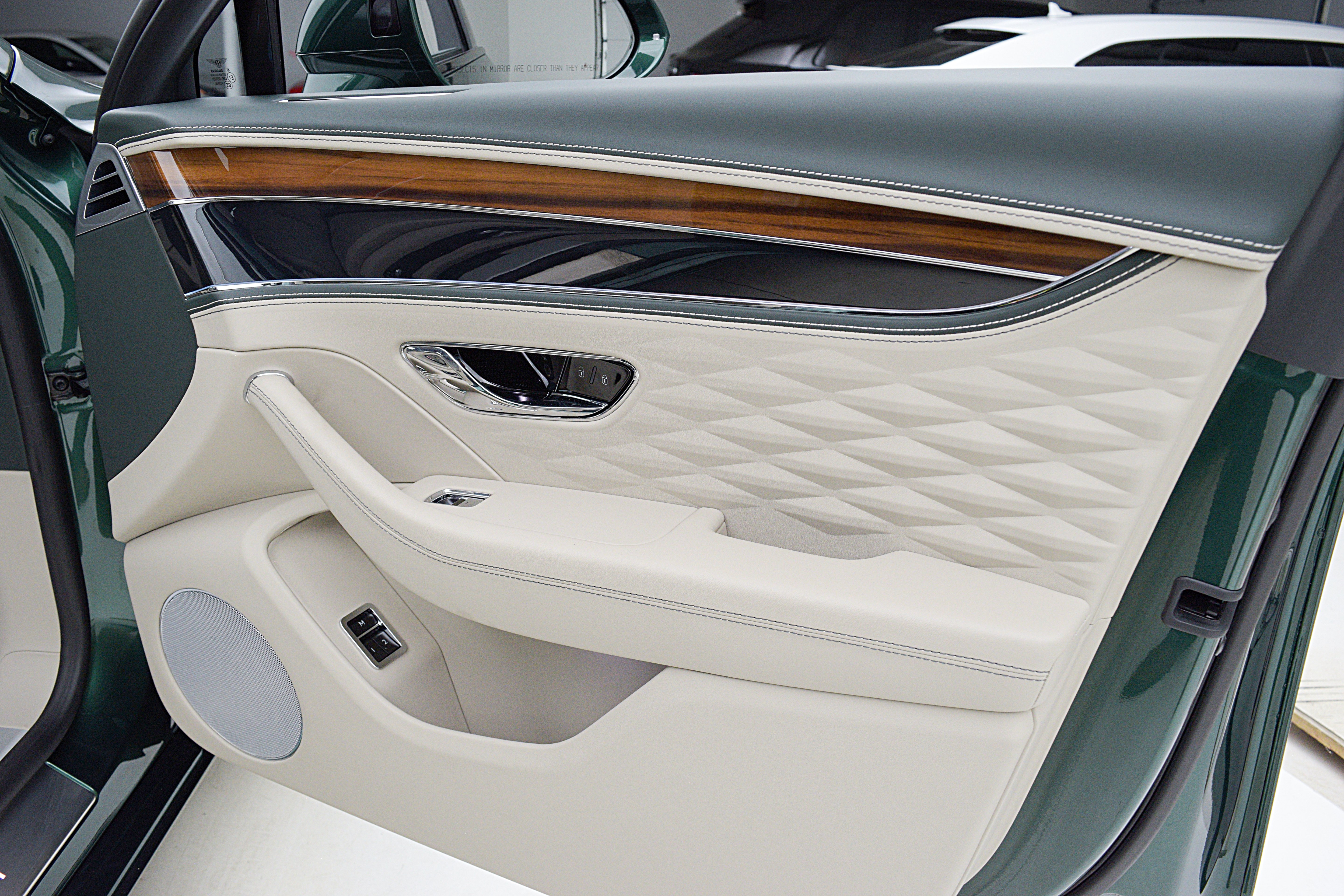 Certified 2022 Bentley Flying Spur V8 AWD/4WD image 38