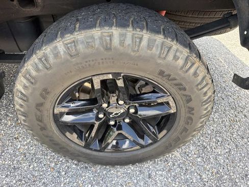 Used 2023 Chevrolet Silverado 1500 Custom Trail Boss AWD/4WD image 35