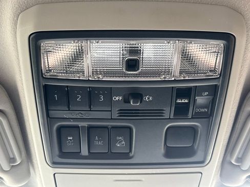 Used 2018 Toyota 4Runner SR5 Premium image 16