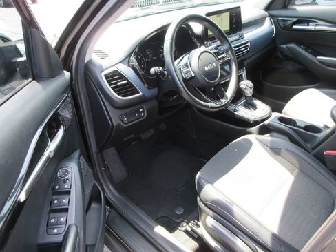 Used 2023 Kia Seltos S w/ Navigation Package AWD/4WD image 12