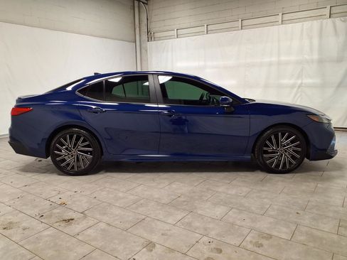 Used 2025 Toyota Camry SE image 10