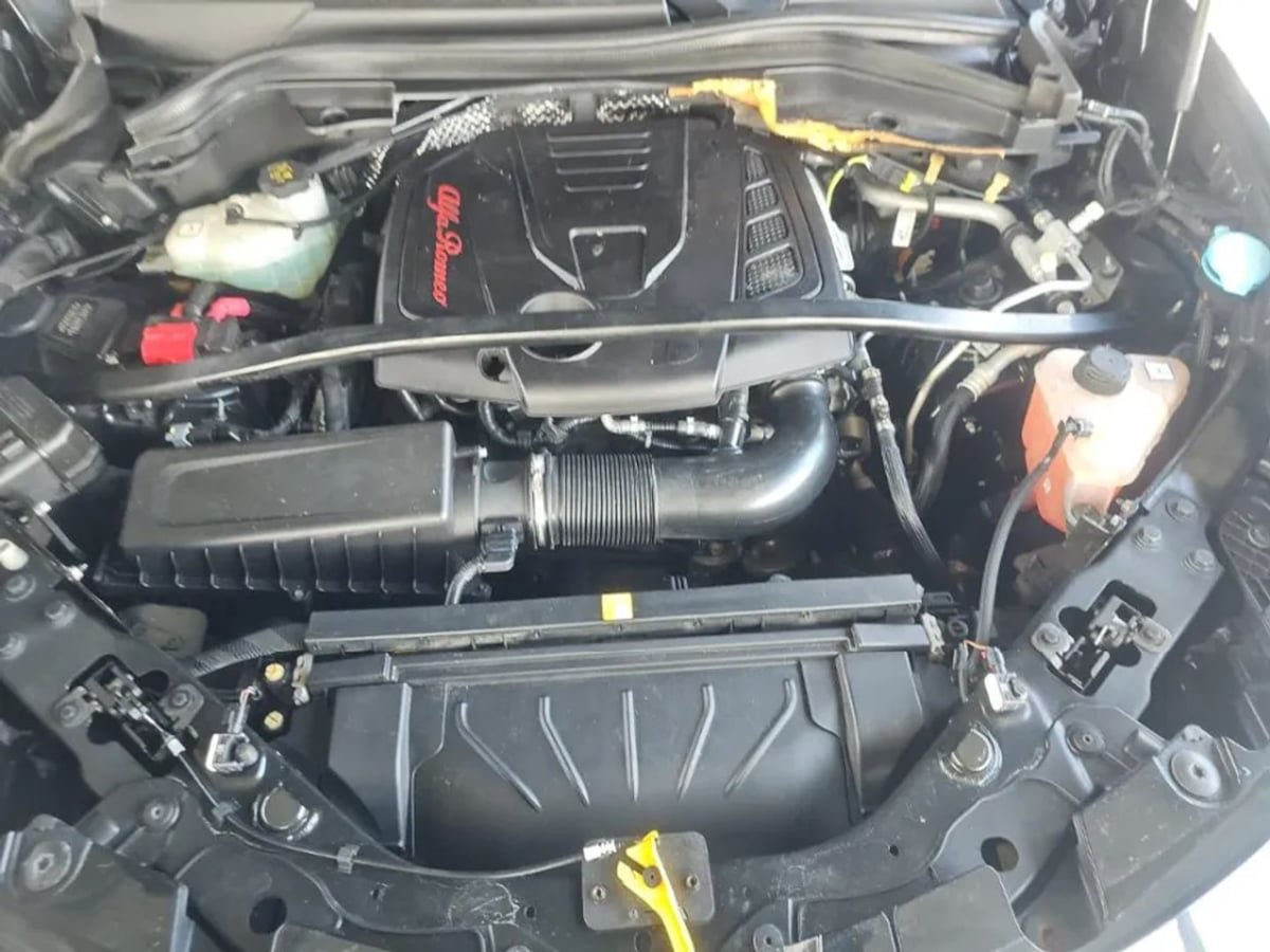 Used 2018 Alfa Romeo Stelvio Ti AWD/4WD image 12