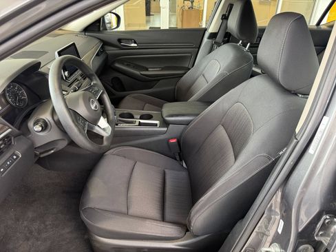 Used 2025 Nissan Altima 2.5 SV FWD image 27