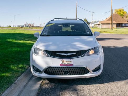 Used 2018 Chrysler Pacifica Touring-L Plus w/ Advanced Safetytec Group image 2
