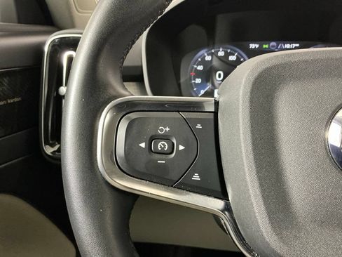 Used 2022 Volvo XC40 T5 Momentum w/ Premium Package AWD/4WD image 15