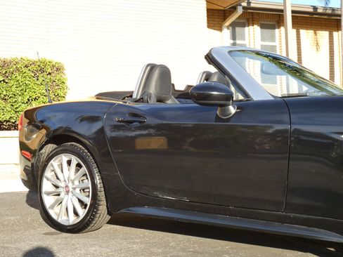 Used 2017 FIAT 124 Spider Lusso image 6