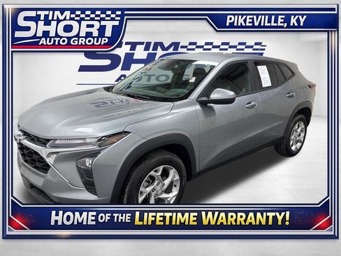 Used 2025 Chevrolet Trax LS w/ LS Convenience Package image 1