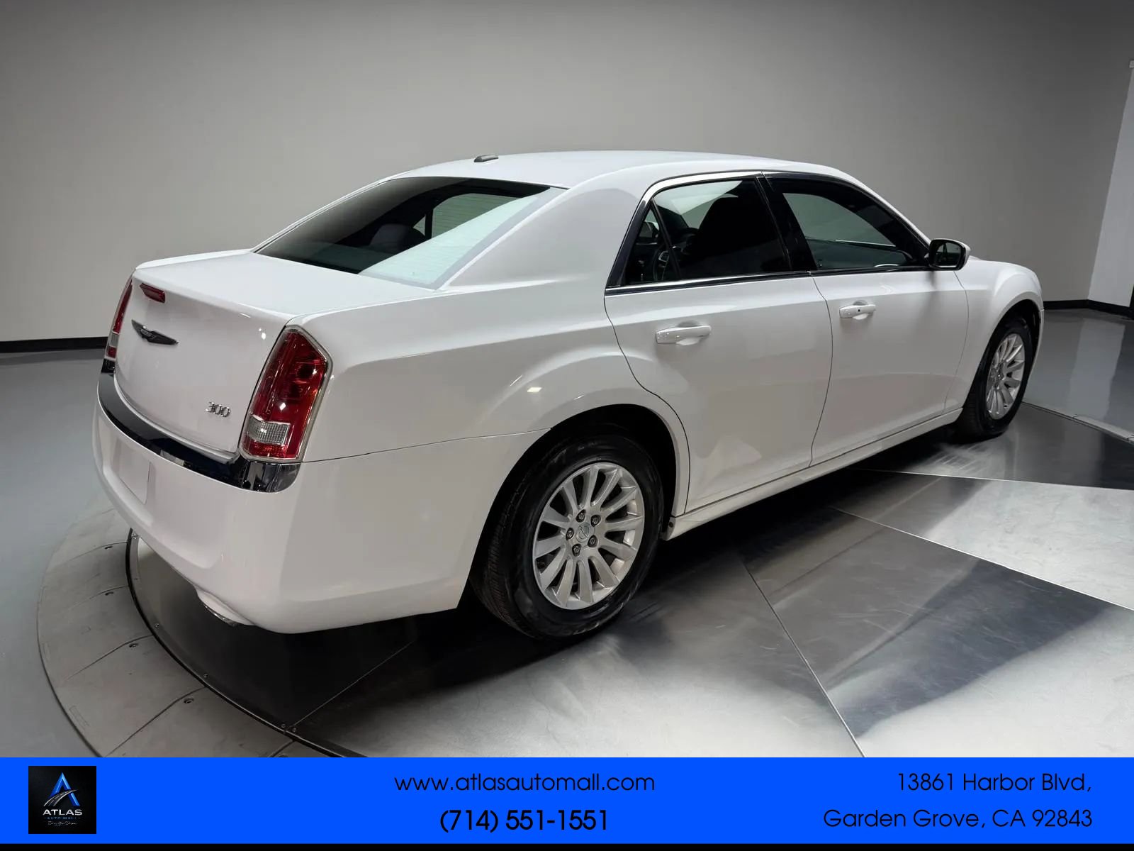 Used 2012 Chrysler 300 RWD image 2