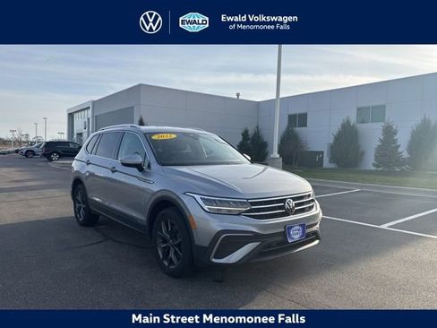 Used 2022 Volkswagen Tiguan SE image 1