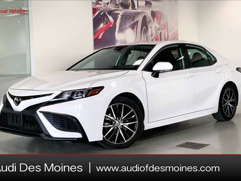 Used 2023 Toyota Camry SE image 1