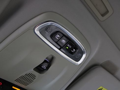 Used 2017 Volvo S90 T6 Momentum w/ Vision Package image 33