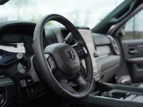 Used 2024 RAM 2500 Limited image 27