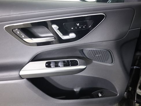 Used 2026 Mercedes-Benz GLC 300 4MATIC image 9