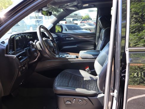 Used 2023 Cadillac Escalade Sport Platinum w/ LPO, ONYX Package AWD/4WD image 24