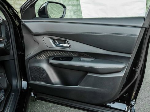 Used 2024 Nissan Ariya AWD image 13