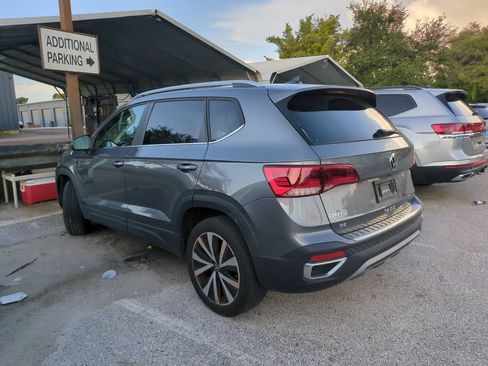 Certified 2023 Volkswagen Taos SE FWD image 3