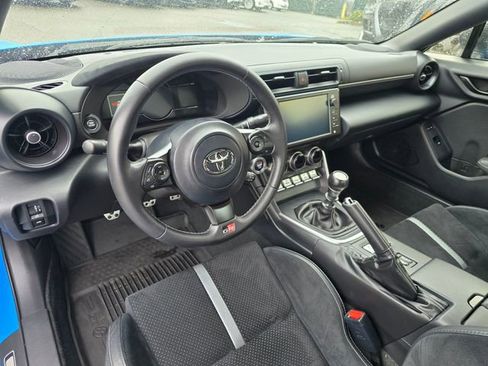 Used 2022 Toyota GR86 Premium w/ ALL Weather Mat Package (TMS) image 17