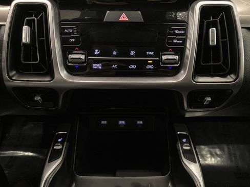 Used 2022 Kia Sorento S FWD image 37