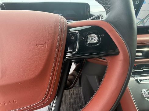 Used 2025 Lincoln Aviator Reserve w/ Equipment Group 201A AWD/4WD image 16