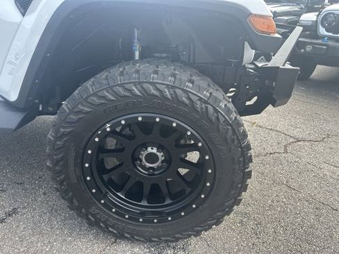 Certified 2020 Jeep Gladiator Overland image 14