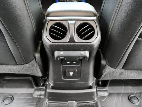 Used 2021 Jeep Wrangler Unlimited Sahara image 20