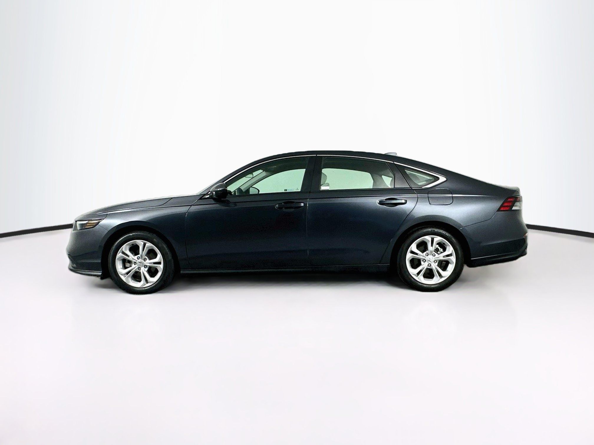 Used 2025 Honda Accord LX image 4