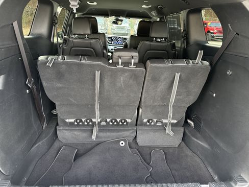 Used 2025 Chrysler Pacifica Select image 18
