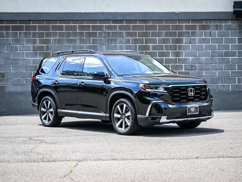 Used 2024 Honda Pilot Touring image 2