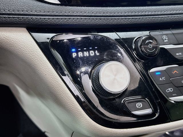 Used 2020 Chrysler Pacifica Limited FWD image 17