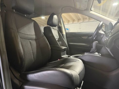 Used 2017 Nissan Rogue SL AWD/4WD image 10