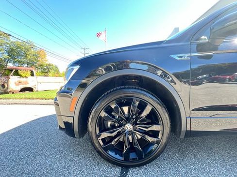 Certified 2021 Volkswagen Tiguan SE R-Line image 10