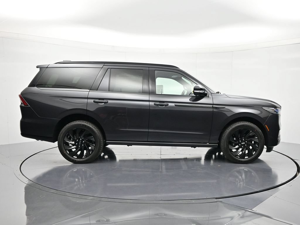 New 2026 Lincoln Navigator Reserve w/ Jet Appearance Package AWD/4WD image 4