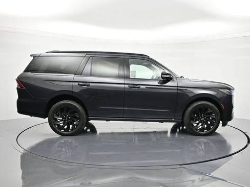 New 2026 Lincoln Navigator Reserve AWD/4WD image 4