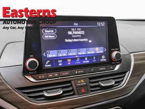 Used 2025 Nissan Altima 2.5 SV FWD image 19