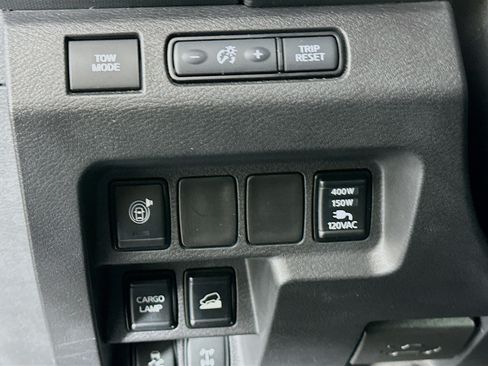 Used 2022 Nissan Frontier PRO-4X w/ Pro-4X Premium Package AWD/4WD image 17