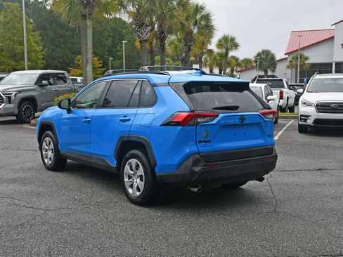 Used 2019 Toyota RAV4 LE FWD image 3