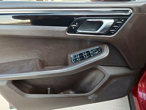 Used 2015 Porsche Macan S image 30