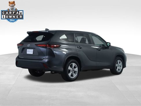 Used 2025 Toyota Highlander LE FWD image 10