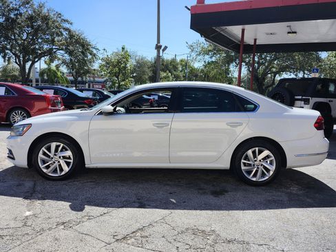 Used 2018 Volkswagen Passat 2.0T SE image 2