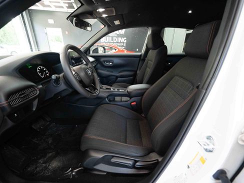 Used 2025 Honda HR-V Sport image 9